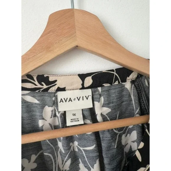 Ava & Viv Women's Black & Tan Floral Short Sleeve Top – Size 1X Great Condition - Picture 2 of 3
